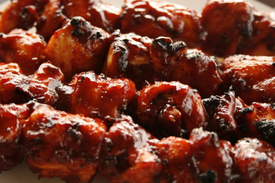 Pinchos de Pollo con Salsa Barbecue