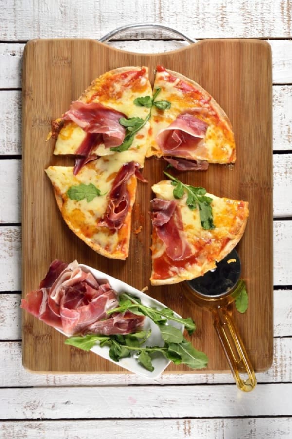 Pita Pizza con Jamón Serrano