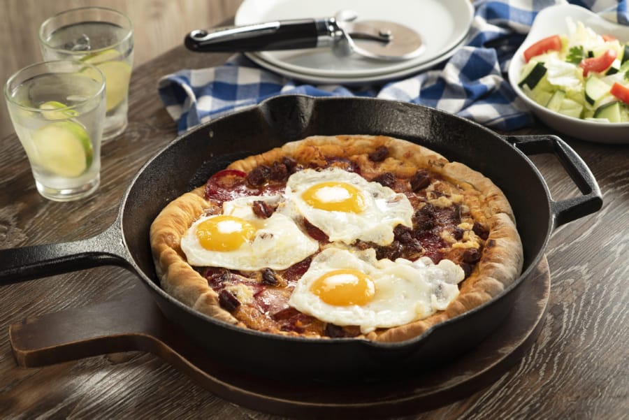 Pizza al Sartén con Huevo Estrellado  