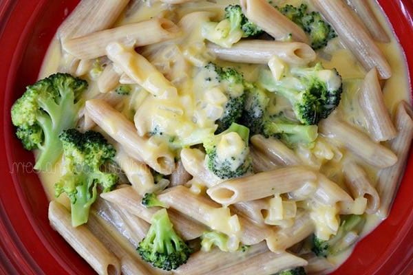 Pollo al Queso con Brocoli y Macarrones