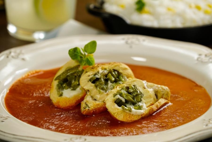 Pollo Relleno de Nopales