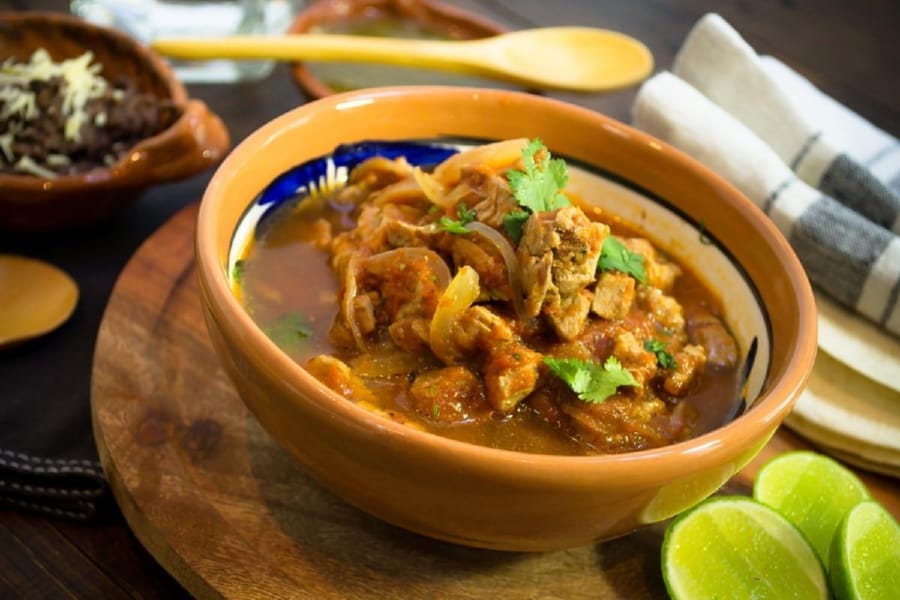 Puntas de Res al Chipotle con Caldo de Pollo