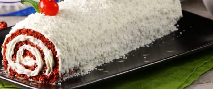 Red Velvet Roll Escarchado con Coco