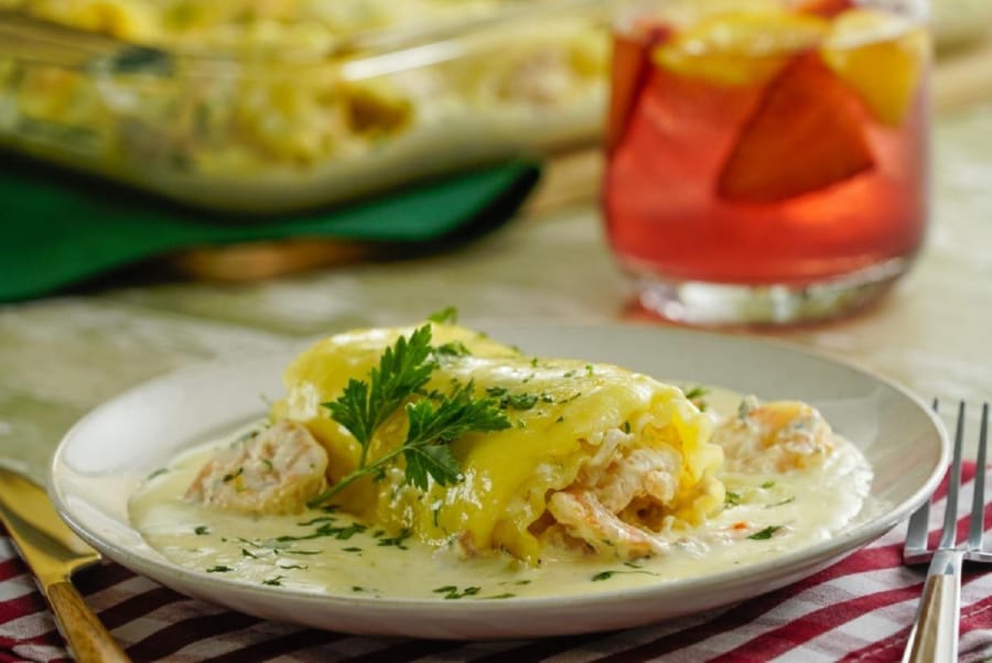 Rollitos de Lasaña con Camarones Alfredo