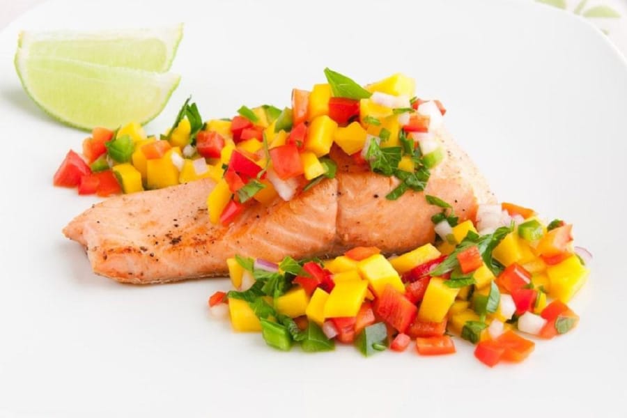 Salmón con Salsa Tropical