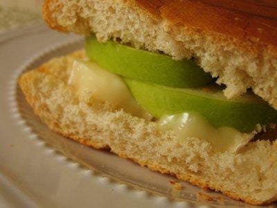 Sandwich de Manzana y Queso Brie