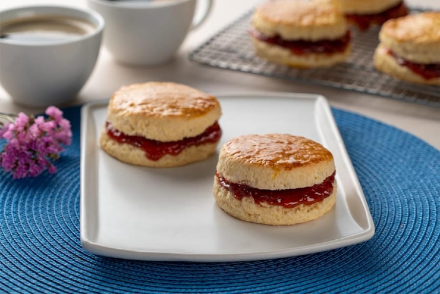 Scones con Mermelada y Chocolate 