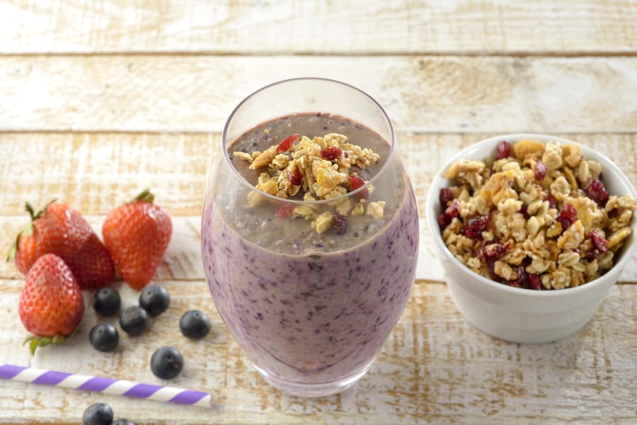 Smoothie de Granola con Frutos Rojos 