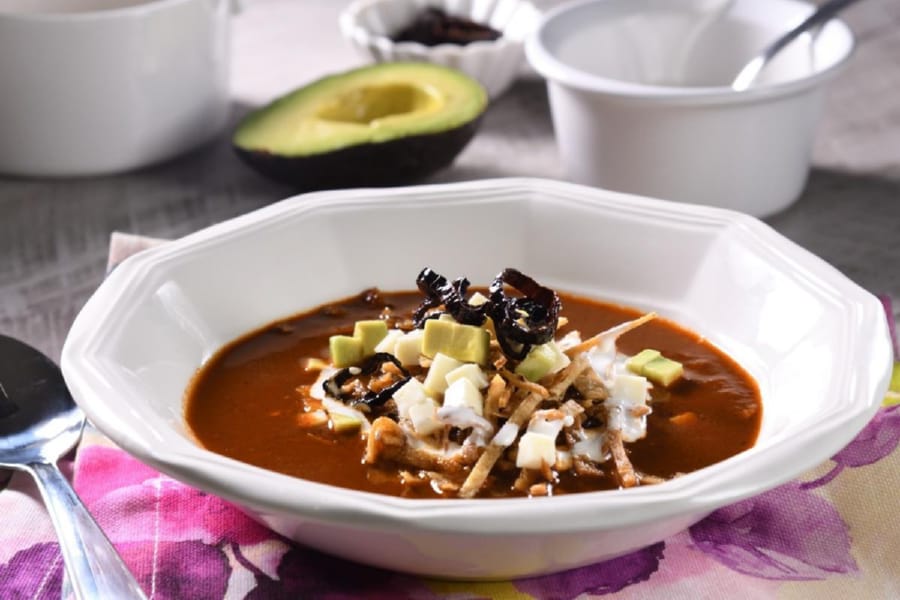 Sopa Azteca con Chile Pasilla