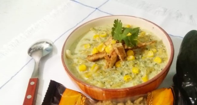 Sopa de Codo al Poblano con Pollo