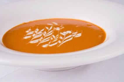 Sopa de Jitomate con Esencia de Tomillo