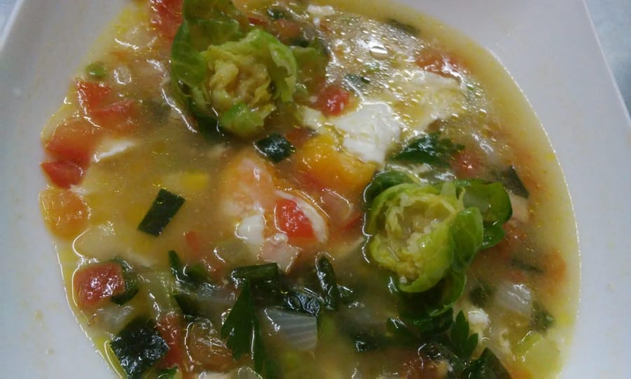 Sopa de Verduras y Huevo