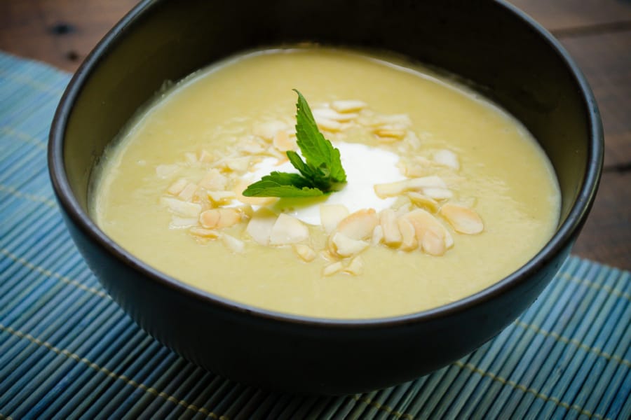 Sopa Fría de Chícharo con Yoghurt