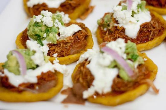 Sopes de Cochinita