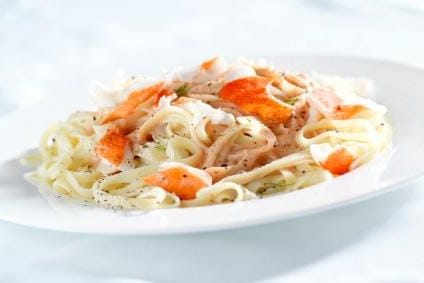Spaghetti con Salmon Ahumado y Alcaparras
