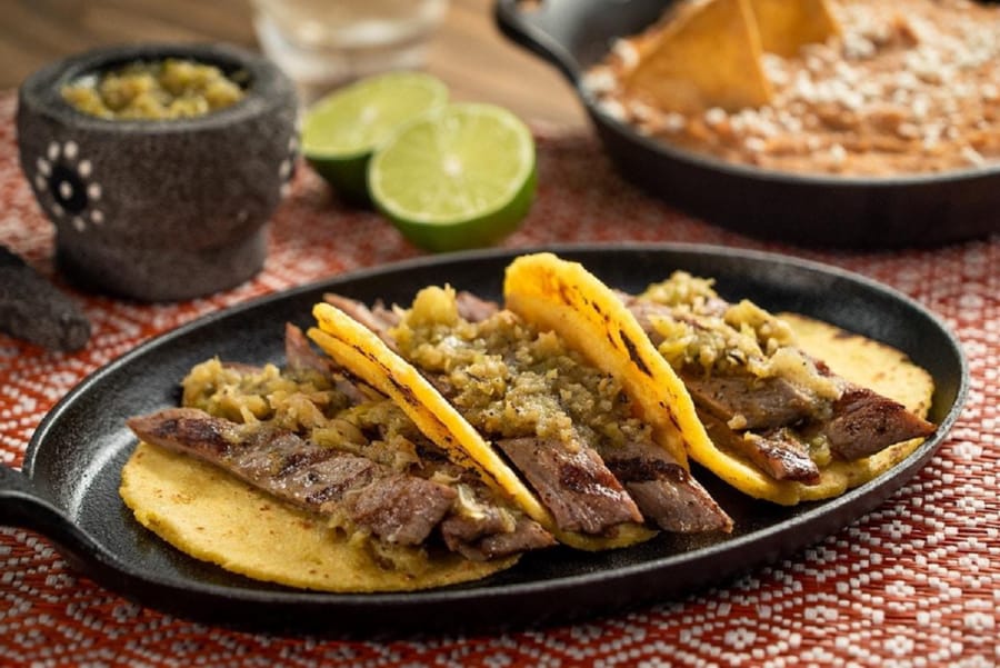 Tacos de Arrachera con Salsa Martajada de Habanero 