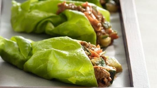Tacos de Lechuga con Pechuga de Pollo