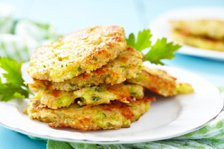 Tortitas de Brócoli con Queso Cheddar y Quinoa