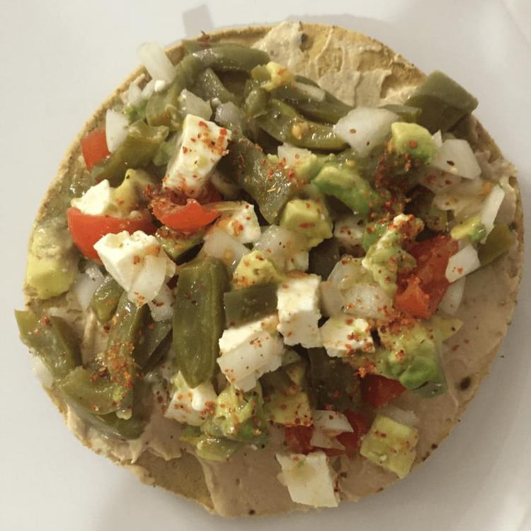 Tostada de Ensalada de Nopal