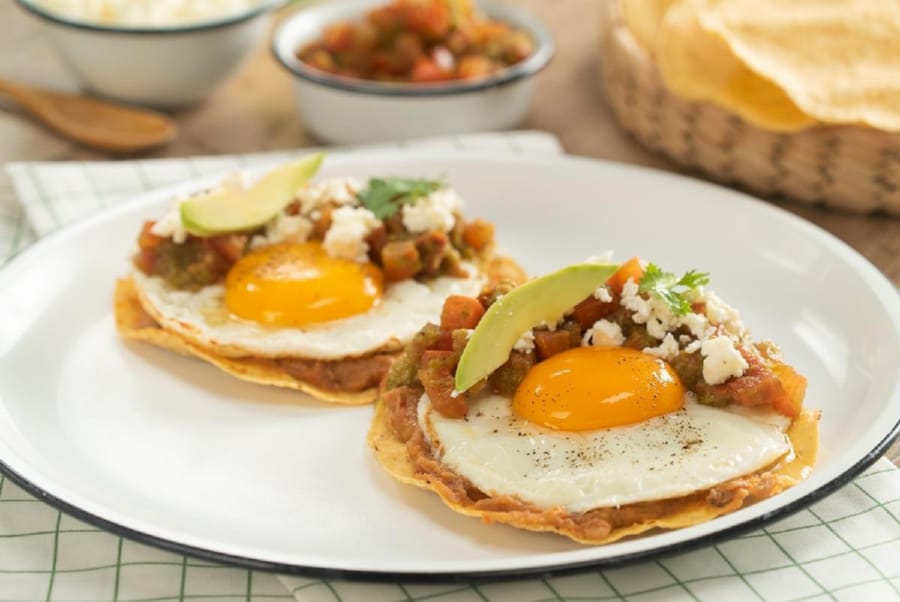 Tostadas de Huevo Ranchero