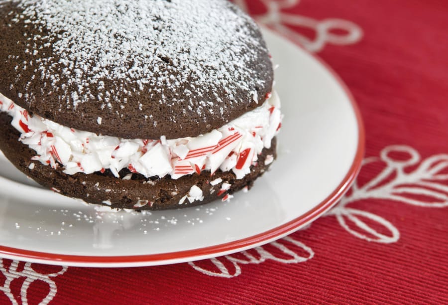 Whoopie Pie con Bastones de Caramelo Navideños