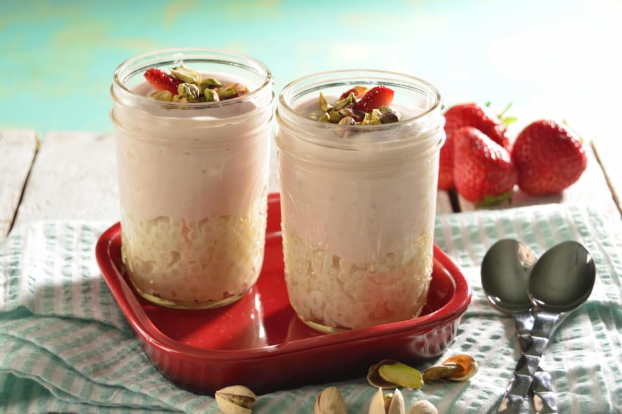 Yoghurt de Fresa con Tapioca y Pistaches